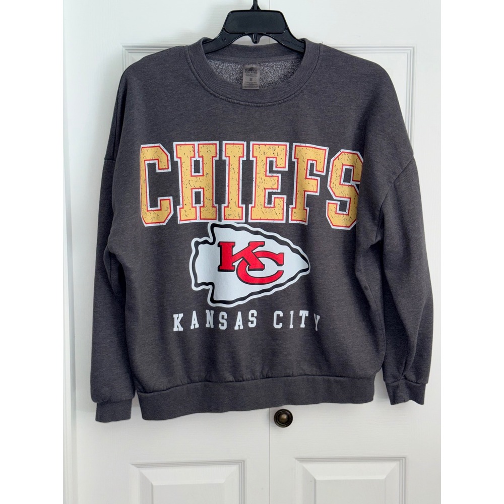 Gameday Couture Kansas City Chiefs NFL Sweatshirt Grey Distressed Graphic Small
